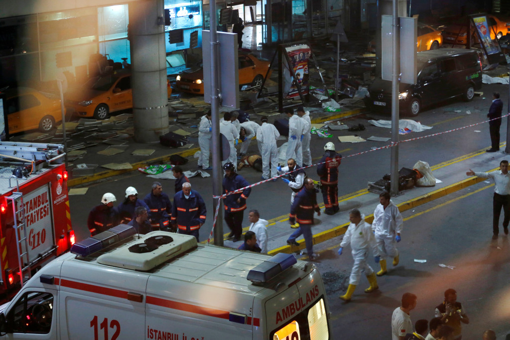 ATTENTION EDITORS - VISUAL COVERAGE OF SCENES OF INJURY AND DEATH Forensic experts work outside Turkey's largest airport, Istanbul Ataturk, Turkey, following a blast, June 28, 2016. REUTERS/Murad Sezer