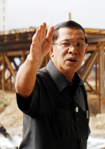 Hun Sen (middle) breakouts his three-week silence.Photo: Sovannara Khem
