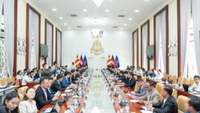 Photo of គម្រោងវិនិយោគមានលក្ខណៈសម្បត្តិគ្រប់គ្រាន់ចំនួន១២គម្រោង ត្រូវបានលើកមកពិនិត្យពិភាក្សាក្នុង​កិច្ចប្រជុំច្រកចេញ-ចូលតែមួយ” លើកទី៩ ឆ្នាំ២០២៥