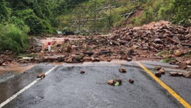 Photo of ភ្លៀងធ្លាក់ខ្លាំង បណ្តាលឲ្យហូរច្រោះ កំណាត់ផ្លូវជាតិលេខ៥៥ លើភ្នំ១៥០០ ត្រង់ចំណុចអន្ទង់អាំង