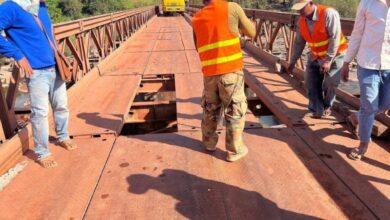 Photo of ស្ពានដែកបាឡេ-ជ័យជម្នះ ឆ្លងកាត់ស្ទឹងមេទឹក ឃុំថ្មដា ដែលរងការខូចខាតដោយសារគ្រាប់ផ្លោងរបស់ទាហានថៃ អាចធ្វើចរាចរណ៍បានហើយ នៅព្រឹកនេះ