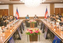 Photo of កម្ពុជាបង្ហាញជំហរដាច់ខាតដើម្បីបោសសម្អាតការឆបោកតាមប្រព័ន្ធបច្ចេកវិទ្យាឱ្យអស់ពីកម្ពុជា ជូនដល់តំណាងអង្គទូតបរទេសចំនួន ២៦ និងតំណាងសហភាពអឺរ៉ុប (EU)នៅកម្ពុជា