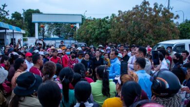 Photo of ក្រសួងការងារបានដោះស្រាយបញ្ចប់ការទាមទាររបស់បងប្អូនកម្មកររោងចក្រ ហេន ៧ ហ្គាម៉ិន ចប់សព្វគ្រប់ជាមួយការពេញចិត្ត ខណៈកម្មករនឹងចូលធ្វើការវិញនៅព្រឹកស្អែក