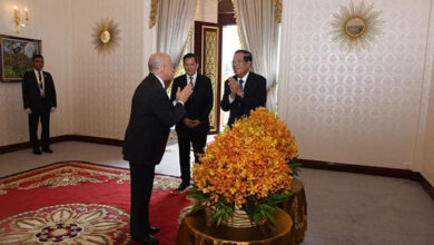 Photo of សម្តេចតេជោ ហ៊ុន សែន ៖ ការវះកាត់របស់គ្រូពេទ្យចិនថ្វាយចំពោះព្រះមហាក្សត្រជាទីសក្ការៈបានទទួលជោគជ័យហើយ