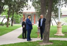 Photo of លោក Xi Jinping ប្រធានរដ្ឋចិននិងលោក ដូណាល់ ត្រាំ ប្រធានាធិបតីអាមេរិកធ្វើកិច្ចជំនួបខ្នាតតូចនៅទីស្តីការរដ្ឋ Zhongnanhai