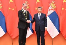 Photo of លោក Xi Jinping ប្រធានរដ្ឋចិនប្រារព្ធពិធីបំពាក់​គ្រឿង​ឥស្សរិយយស “មេដាយមិត្តភាព” ជូនលោក Vucic ប្រធានាធិបតីស៊ែប៊ី