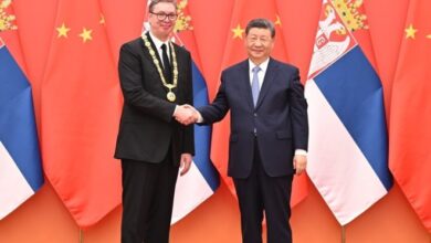 Photo of លោក Xi Jinping ប្រធានរដ្ឋចិនប្រារព្ធពិធីបំពាក់​គ្រឿង​ឥស្សរិយយស “មេដាយមិត្តភាព” ជូនលោក Vucic ប្រធានាធិបតីស៊ែប៊ី