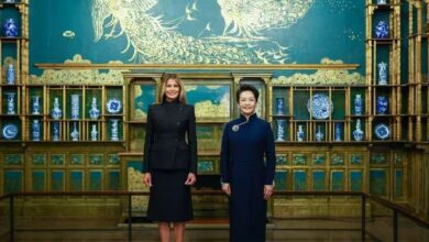 Photo of លោកស្រី Peng Liyuan និងលោកស្រី Melania Trump ភរិយារបស់លោក Donald Trump ប្រធានាធិបតីអាមេរិកអញ្ជើញទស្សនាសារមន្ទីរជាតិសិល្បៈអាស៊ី